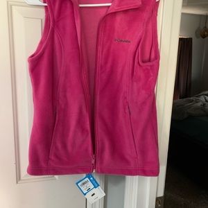 Pink fleece Columbia vest with tags